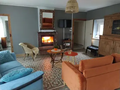 Coin salon dans l'établissement Charmante maison avec cheminée, grand jardin et boxe chevaux