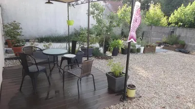 Jardin de l'établissement 10km to Disneyland - Terrace Parking & Sleeps 4