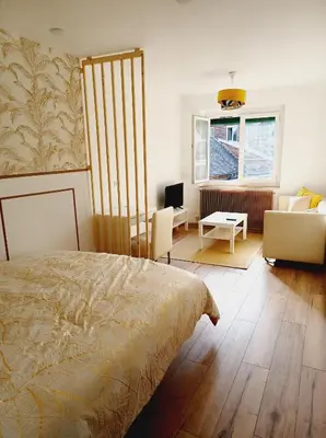 Un ou plusieurs lits dans un hébergement de l'établissement Superbe Appartement en plein centre-ville de Crépy