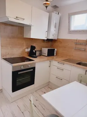 Cuisine ou kitchenette dans l'établissement Superbe Appartement en plein centre-ville de Crépy