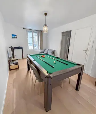 Billard dans l'établissement Évasion détente avec Jacuzzi Sauna & Billard