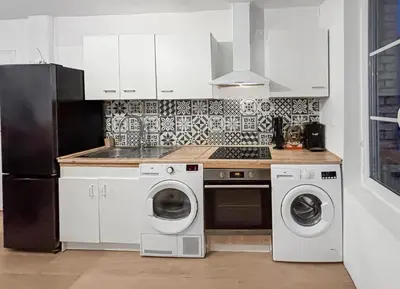 Cuisine ou kitchenette dans l'établissement Évasion détente avec Jacuzzi Sauna & Billard