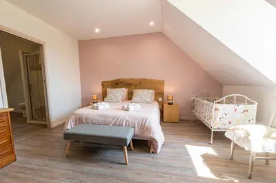 Un ou plusieurs lits dans un hébergement de l'établissement GITE ENTRE TERRES ET VIGNES à la ferme avec SPA privatif en CHAMPAGNE à une heure de Paris