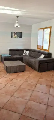 Coin salon dans l'établissement CHALET ANTLANA maison chaleureuse