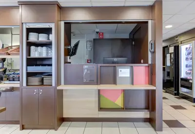 Cuisine ou kitchenette dans l'établissement B&B HOTEL Châlons-en-Champagne