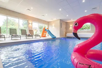 Piscine de l'établissement LA VILLA PALOMA ou située à proximité
