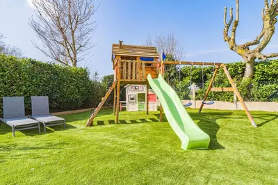 Aire de jeux pour enfants de l'établissement LA VILLA PALOMA