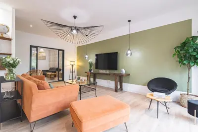 Télévision ou salle de divertissement dans l'établissement LA VILLA PALOMA