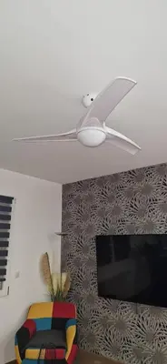 Télévision ou salle de divertissement dans l'établissement L'entre deux Eaux 'Maison' Balcon 'et Jardin