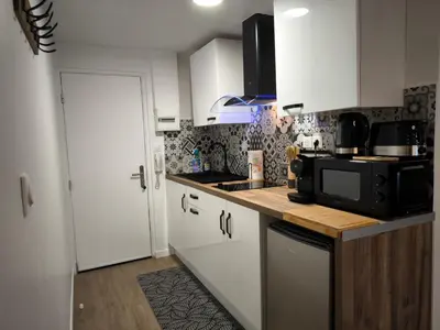 Cuisine ou kitchenette dans l'établissement Gîtes Zz - WiFi Fibre - Netflix, Disney - Séjours Pro
