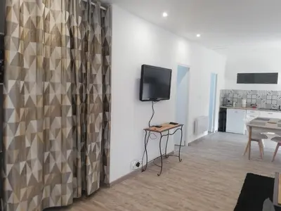 Télévision ou salle de divertissement dans l'établissement appartement neuf
