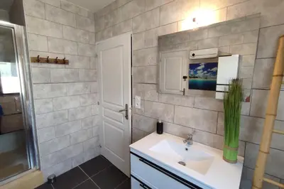 Salle de bains dans l'établissement 71m2 Cellar in Champagne - Romantic Special Occasion