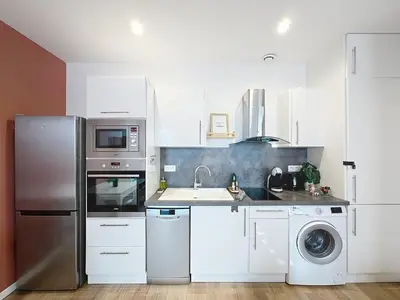 Cuisine ou kitchenette dans l'établissement Le Rémois - Charmant T2 - Rénové - Parking - Cour privative - WIFI
