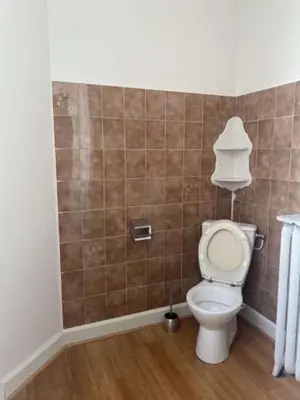 Salle de bains dans l'établissement La Brasserie du Jard