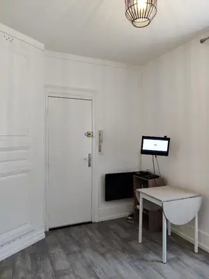 Télévision ou salle de divertissement dans l'établissement studio Le 46 bis