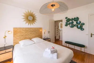 Un ou plusieurs lits dans un hébergement de l'établissement Suites Mana - Le Manaloft, Chic et moderne avec salle privée de Fitness en plein centre-ville de Rethel