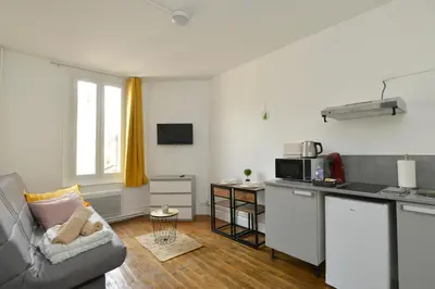 Cuisine ou kitchenette dans l'établissement Home Group