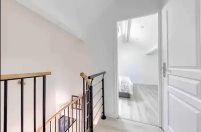 Un ou plusieurs lits dans un hébergement de l'établissement Maison avec jardin clos et privatif proche de Disneyland et parc des félins