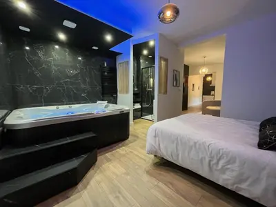 Un ou plusieurs lits dans un hébergement de l'établissement CK Suite & Spa - Jacuzzi Privatif - Reims