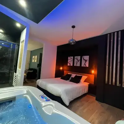 CK Suite & Spa - Jacuzzi Privatif - Reims