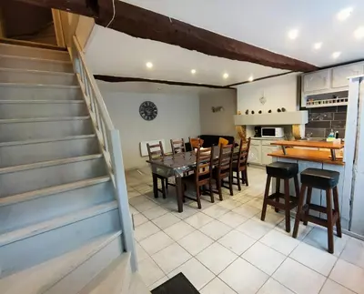Cuisine ou kitchenette dans l'établissement Maison 3 étoiles Mouzon Centre Voie Verte 50m Parking 2 Salles Bain