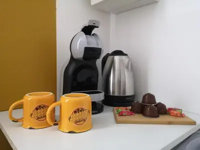 Plateau bouilloire dans l'établissement STUDIO COSY- CHALEUREUX- QUARTIER CALME- Wifi