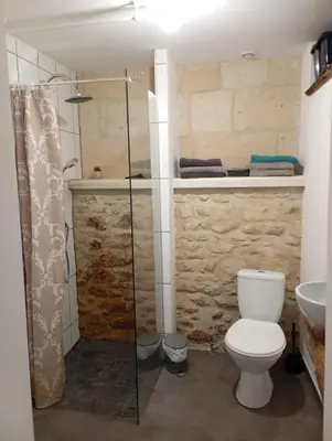 Salle de bains dans l'établissement Maison au calme