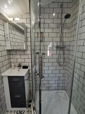 Salle de bains dans l'établissement Au Chalet de la Nature