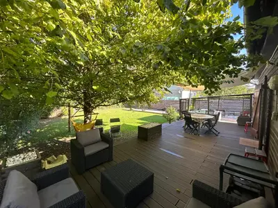 Jardin de l'établissement Cottage tres bien équipé avec jacuzzi