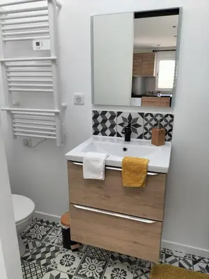 Salle de bains dans l'établissement Studio - Au fond de la cour