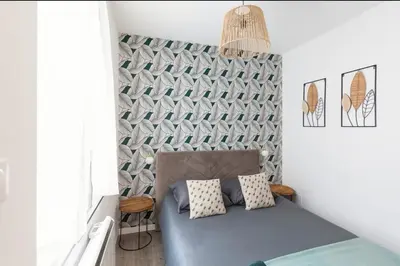 Un ou plusieurs lits dans un hébergement de l'établissement Désirée Logement Cosy et Charmant 1 er étage