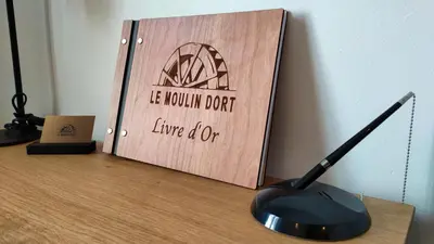 Certificat, récompense, panneau ou autre document affiché dans l'établissement Le Moulin Dort Hyper Centre Gare Disney