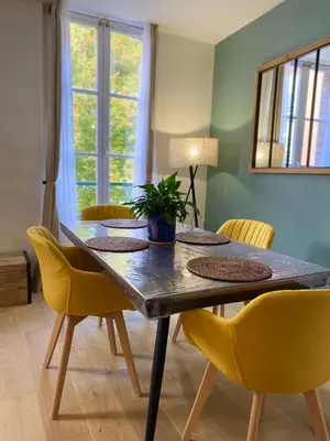 Coin salon dans l'établissement Appartement moderne en plein centre D'Epernay