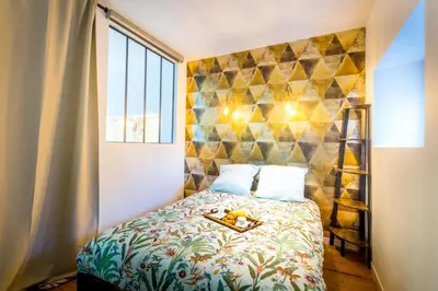 Un ou plusieurs lits dans un hébergement de l'établissement Sauna - Le loft des remparts - FloBNB