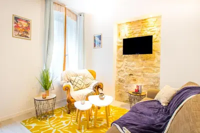 Télévision ou salle de divertissement dans l'établissement Sauna - Le loft des remparts - FloBNB