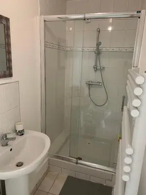Salle de bains dans l'établissement Le Voltaire 4 chez Adrien Hyper centre