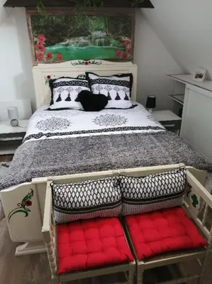 Un ou plusieurs lits dans un hébergement de l'établissement Maison cocoon et chaleureuse