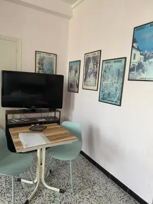 Télévision ou salle de divertissement dans l'établissement Home in Oiry