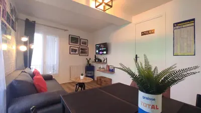 Télévision ou salle de divertissement dans l'établissement Nouveau* Vintage Mecanic* Wifi*Netflix*Confort