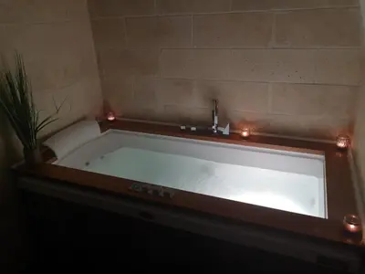 Plan de l'établissement Jacuzzi® - La petite Romantique - FloBNB