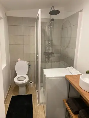 Salle de bains dans l'établissement Logement entier proche centre ville