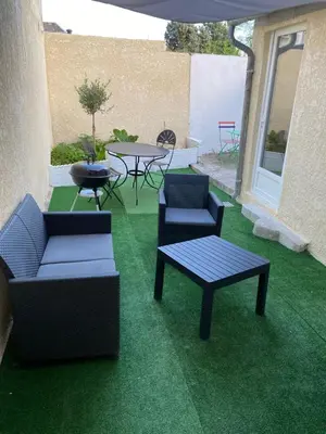 Coin salon dans l'établissement Logement entier proche centre ville