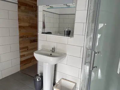 Salle de bains dans l'établissement Les Gîtes de Monthermé La Maison authentique du centre historique