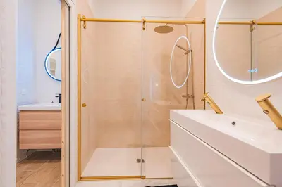 Salle de bains dans l'établissement PRESTIGE Heart of Reims