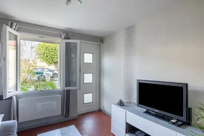 Télévision ou salle de divertissement dans l'établissement Maison Mareuil