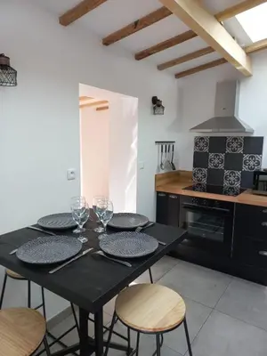 Cuisine ou kitchenette dans l'établissement Villa Cosy Pierrefonds