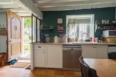 Cuisine ou kitchenette dans l'établissement Le Clos de la Tour