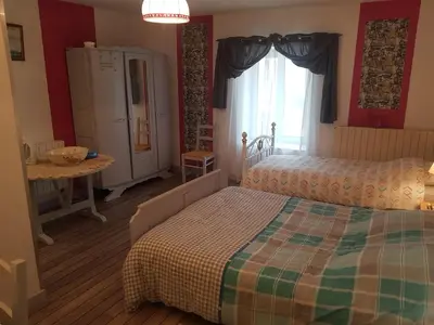 Un ou plusieurs lits dans un hébergement de l'établissement CHAMBRE PRIVÉE à LA FERME