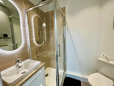 Salle de bains dans l'établissement Suite Clovis 5