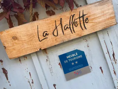 Certificat, récompense, panneau ou autre document affiché dans l'établissement Gîte La Hallette au cœur du vignoble Champenois, classé 2 étoiles
